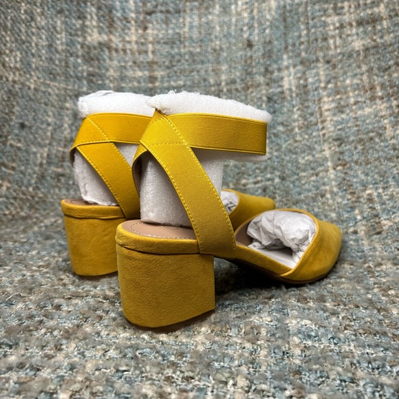 DREAM PAIRS Nicholes Pointed Toe Low Chunky Heel Pumps in Mustard - Picture 5 of 10